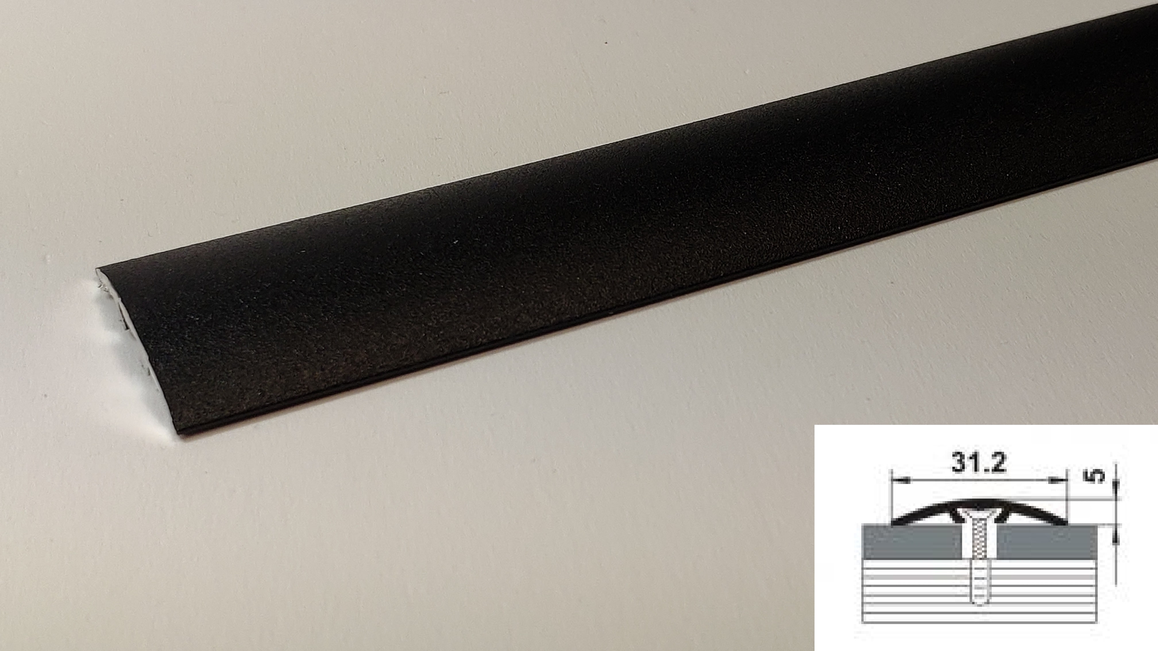 ПС 04-2.900.15 Порог одноуровневый 5х31,2 мм, алюминий окрашенный, цвет чёрный, длина 900 мм