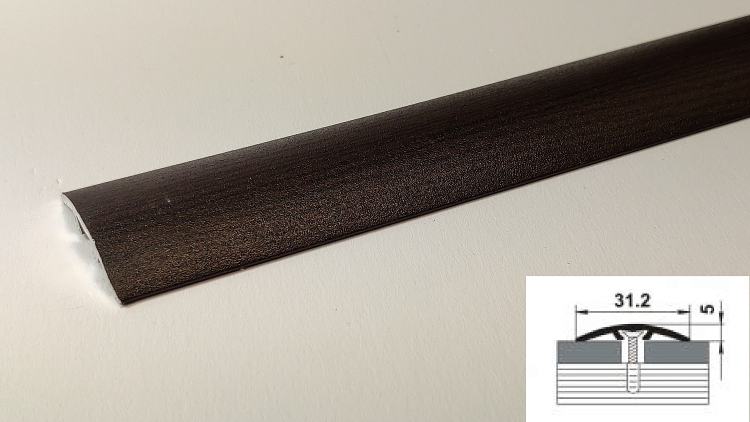 ПС 04-2.1350.095 Порог одноуровневый 5х31,2 мм, алюминий окрашен, цвет дуб венге, длина 1350 мм