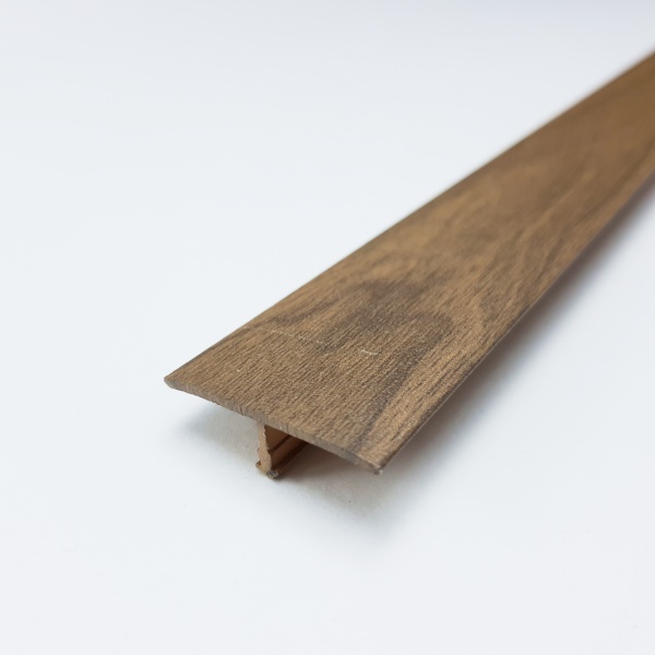 Т 30-1.2700.R135 Т-образный порог 30 мм, алюминий ламинированный, цвет дуб лионский, длина 2700 мм