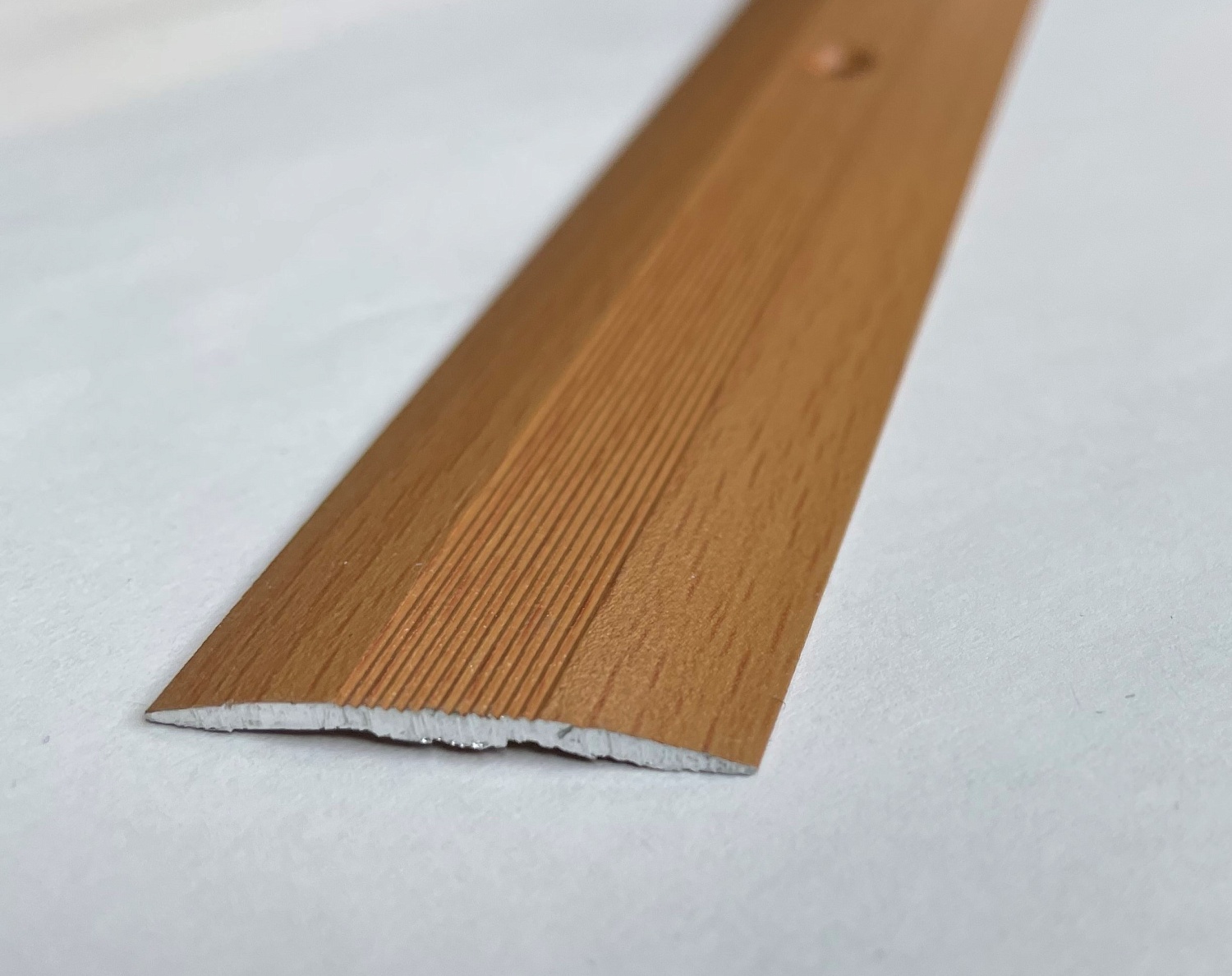 ПС 03-2.1800.083 Порог одноуровневый 2,6х28 мм, алюминий окрашенный, цвет бук, длина 1800 мм