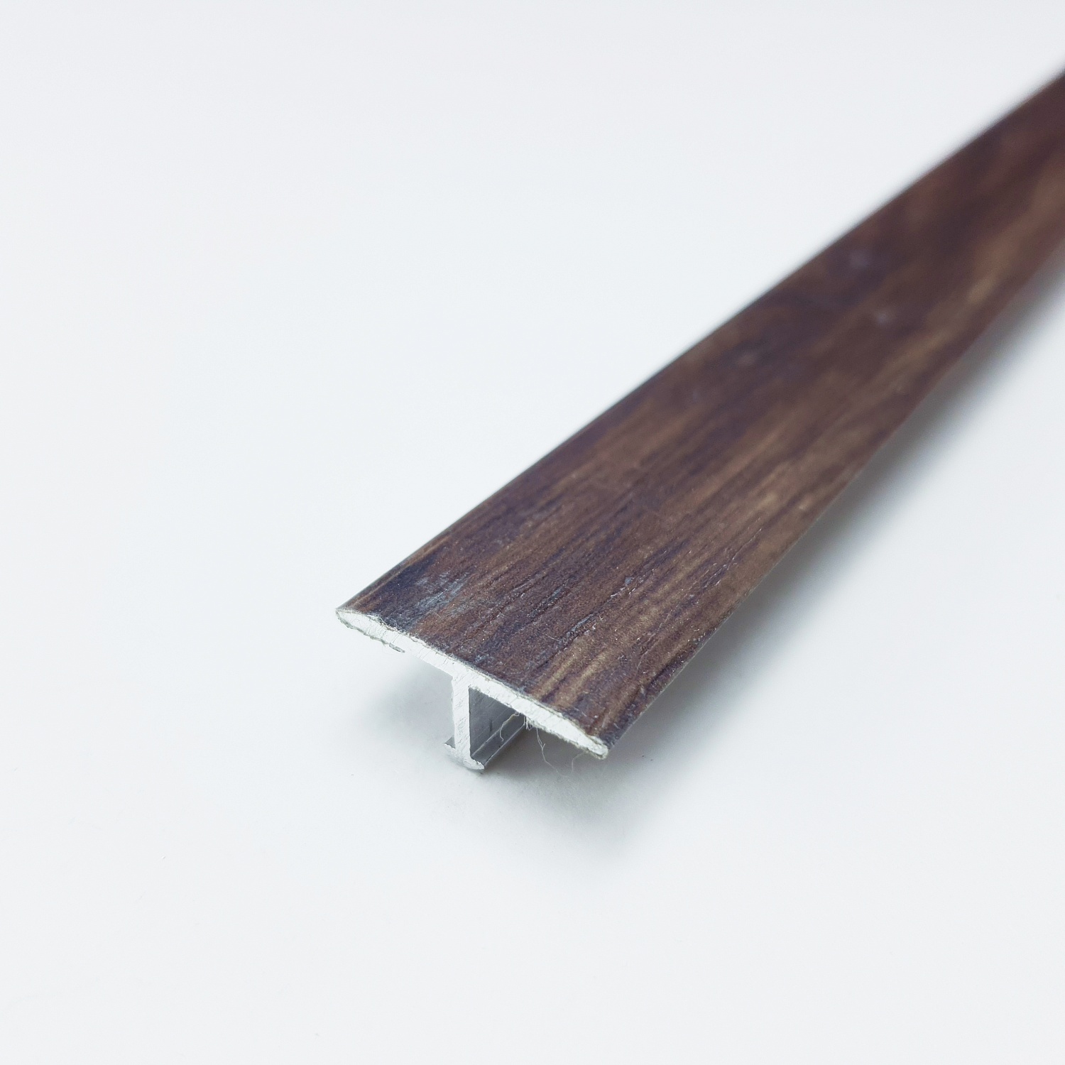 ЛС 10.2700.24818 Т-образный профиль 20х8,5 мм, алюминий ламинирован, цвет дуб гартвис длина 2700 мм