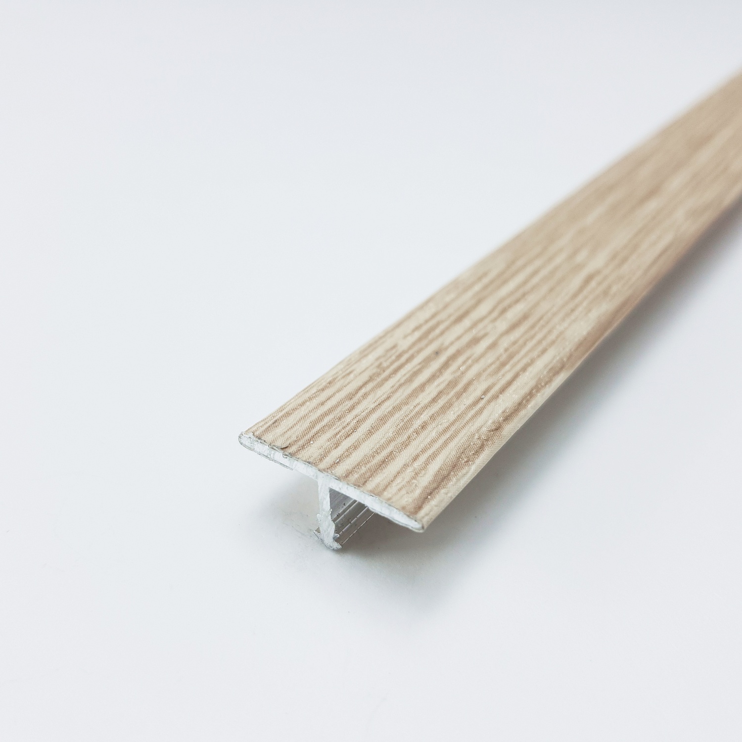 ЛС 10.2700.4048 Т-образный профиль 20х8,5 мм, алюминий ламинир, цвет дуб небраска, длина 2700 мм