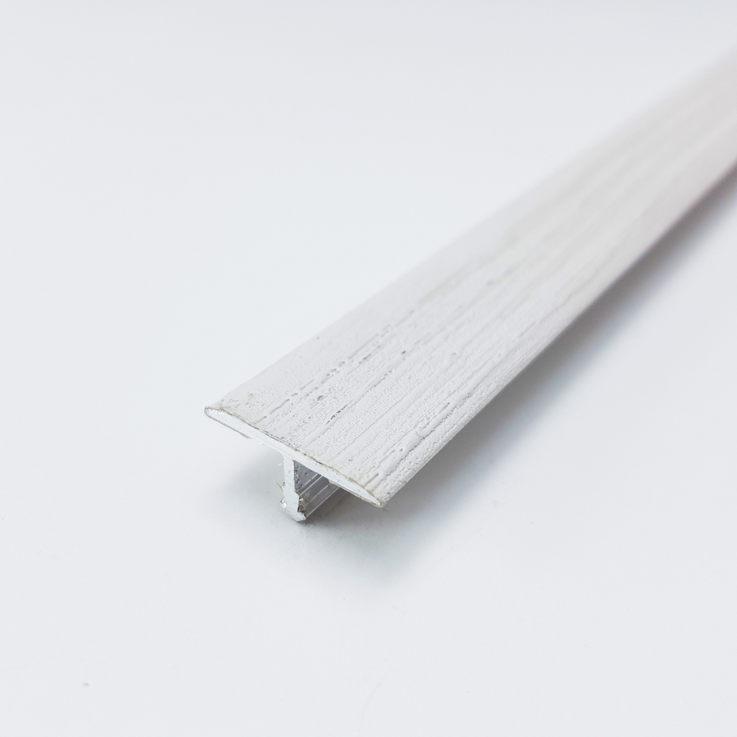 ЛС 10.2700.4041 Т-образный профиль 20х8,5 мм, алюминий ламинирован, цвет секвойя какао длина 2700 мм