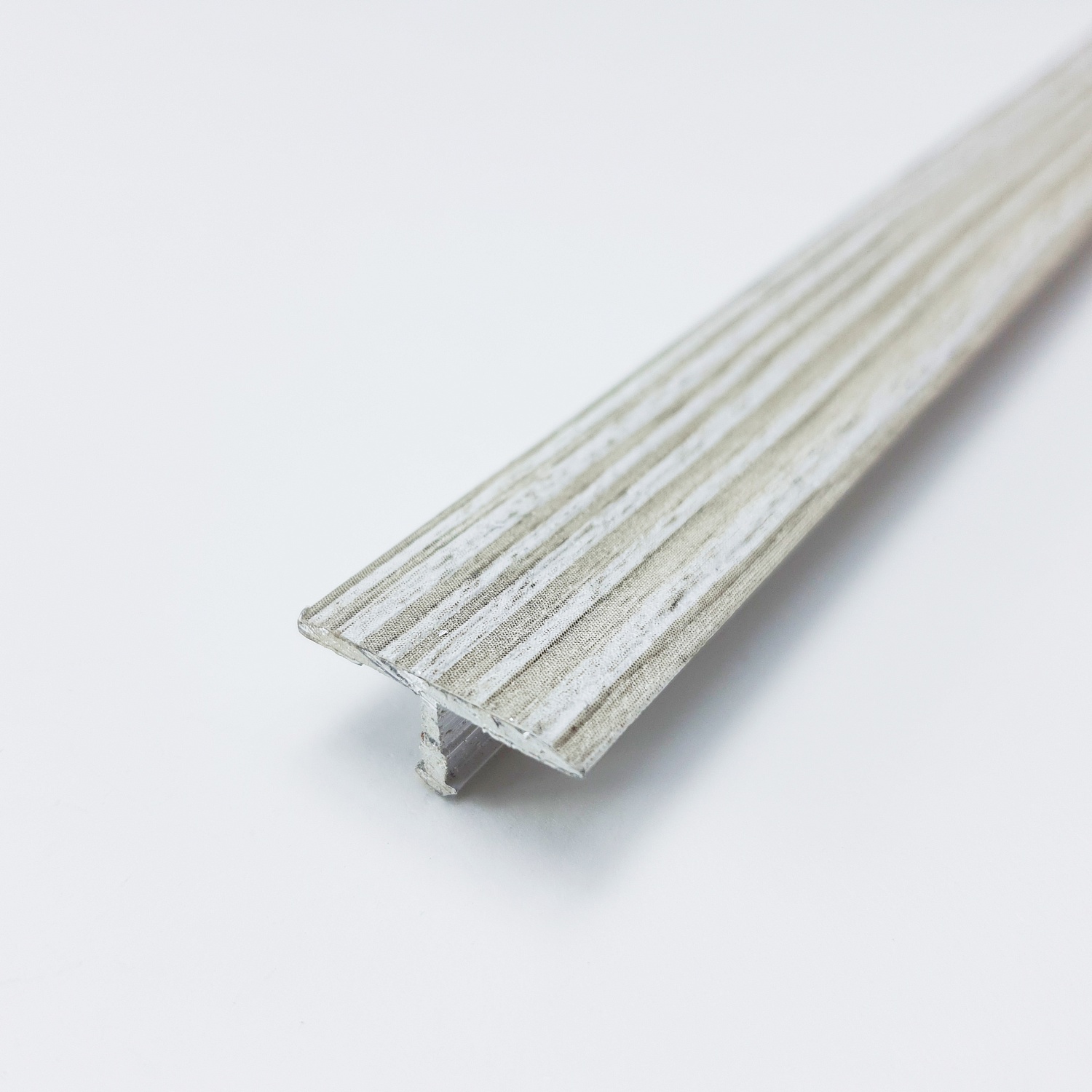 ЛС 10.2700.4045 Т-образный профиль 20х8,5 мм, алюминий ламиниров, цвет сосна северная, длина 2700 мм