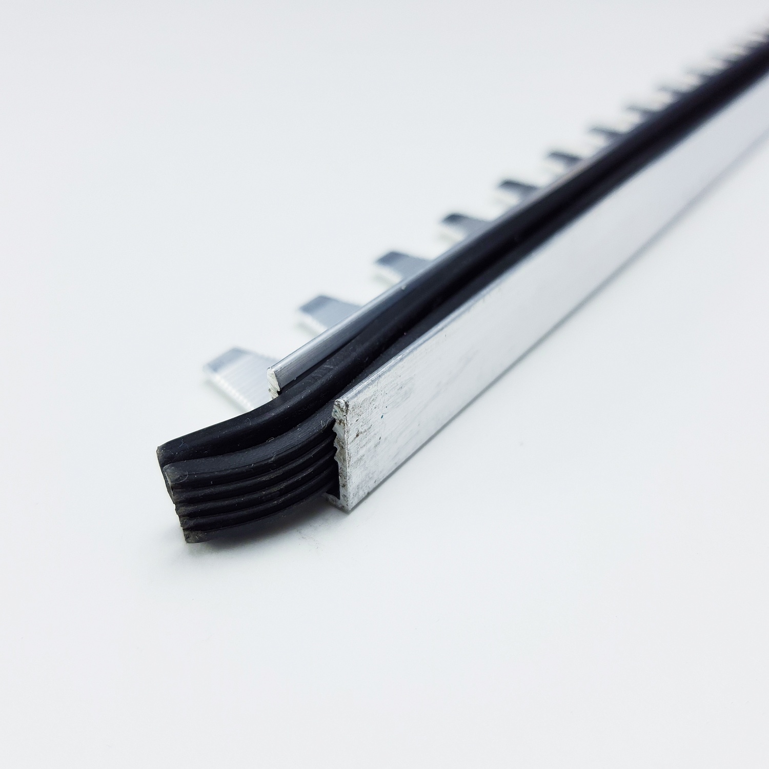 ПС 09-2.2700.001 Защёлка для Т-образных профилей, H = 9-12 мм, алюминий натуральный, длина 2700 мм