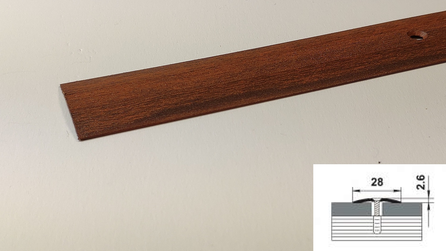 ПС 03-2.1800.093 Порог одноуровневый 2,6х28 мм, алюминий окрашенный, цвет мербау, длина 1800 мм