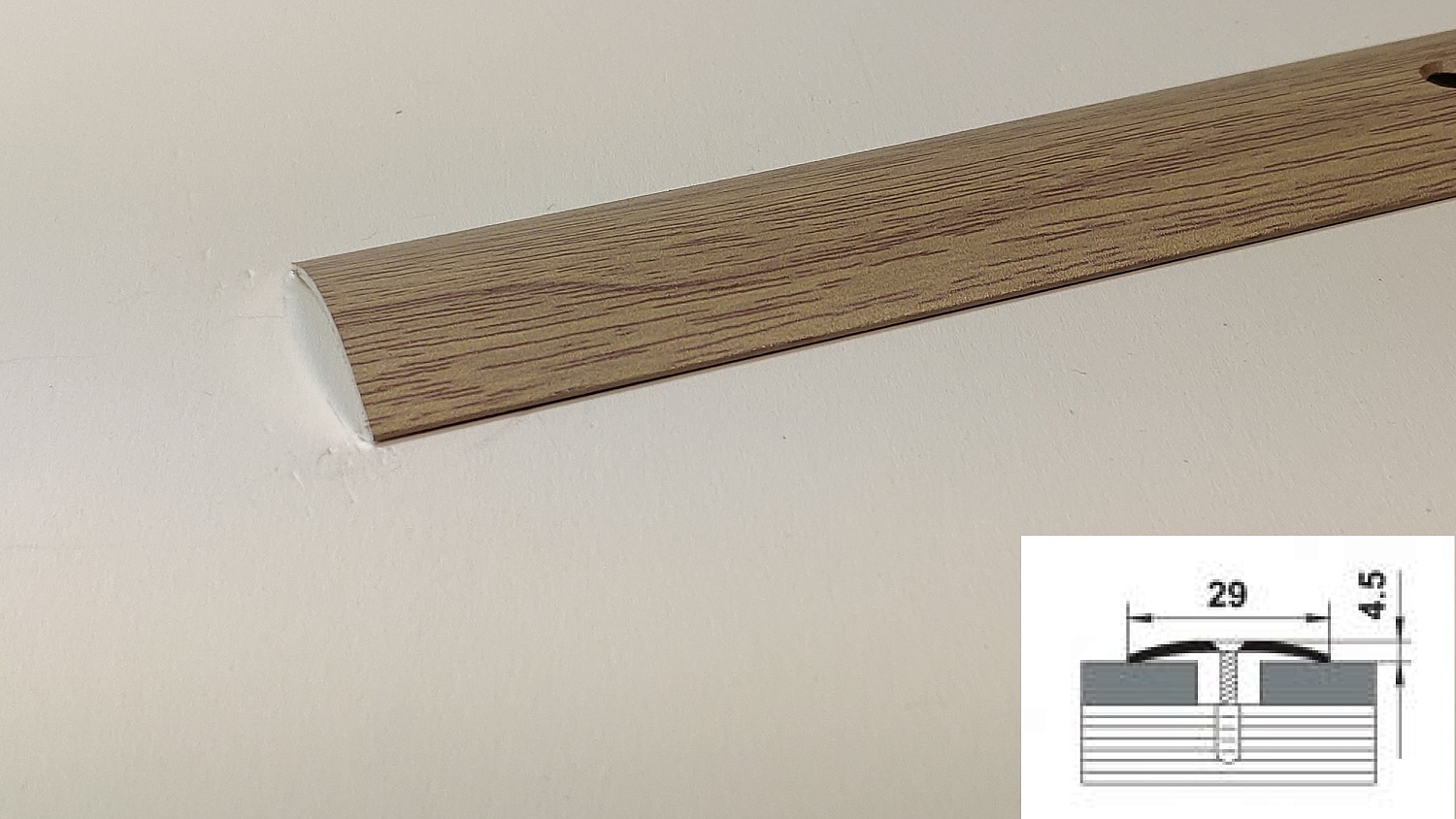 ПС 04-1.1350.087 Порог одноуровневый 4,5х30 мм, алюминий окрашенный, цвет дуб белёный, длина 1350 мм